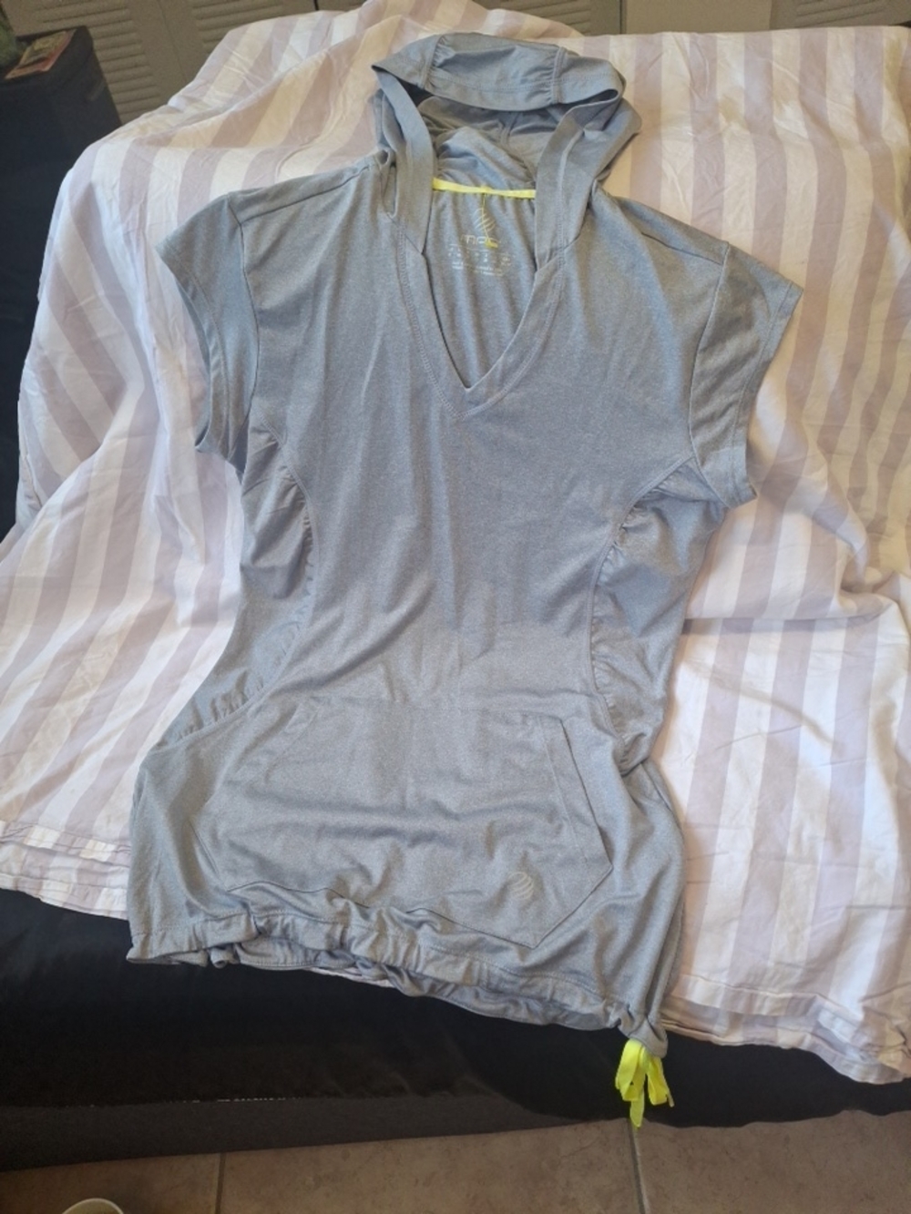 MPG Heather Gray Short-Sleeve Hooded Active Tunic with Kangaroo Pocket